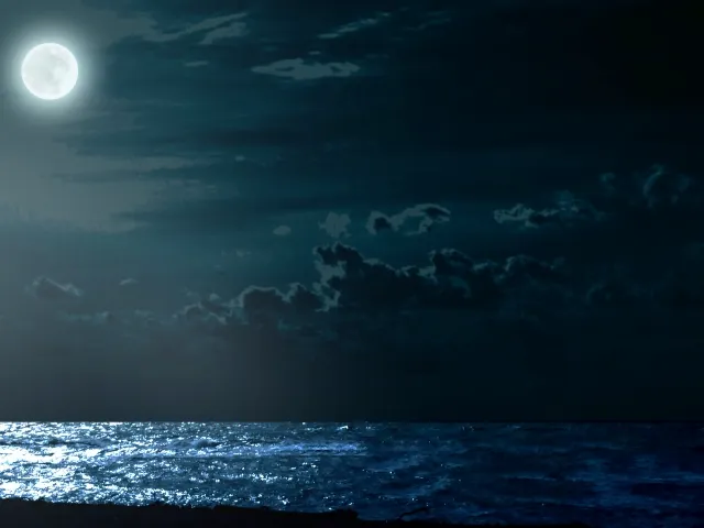 月と海